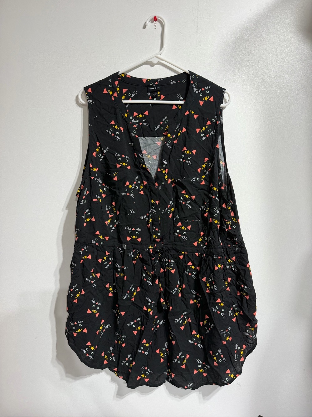 Torrid Black Cat Star Print Sleeveless V-Neck Peplum Blouse Size 2 / 2X Plus